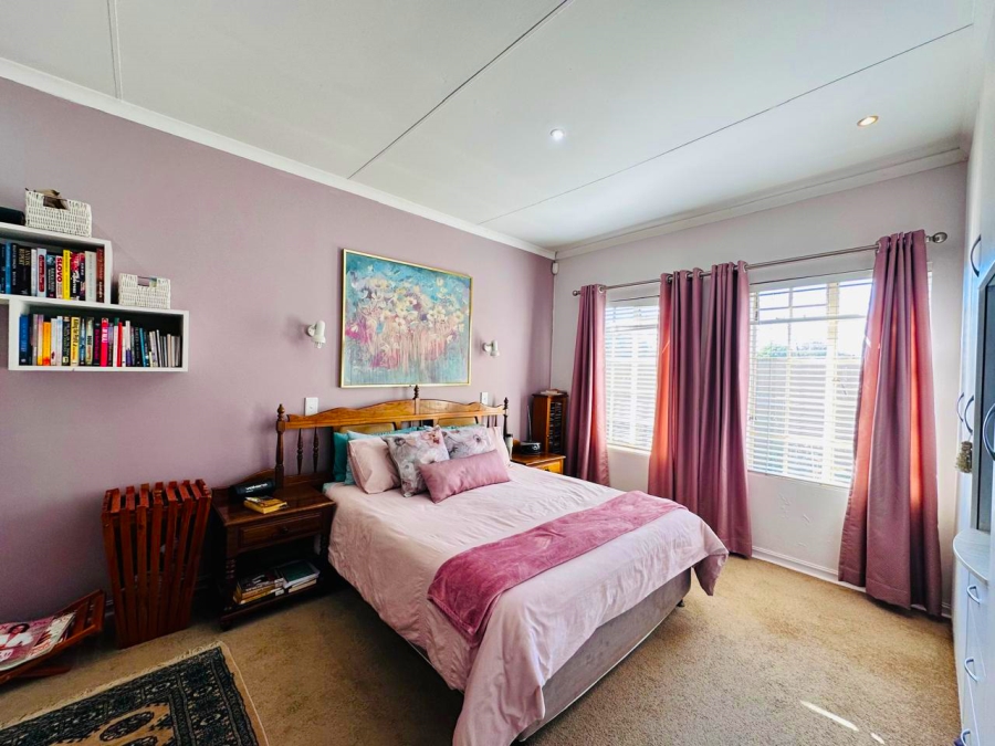 3 Bedroom Property for Sale in Kannoniers Park North West